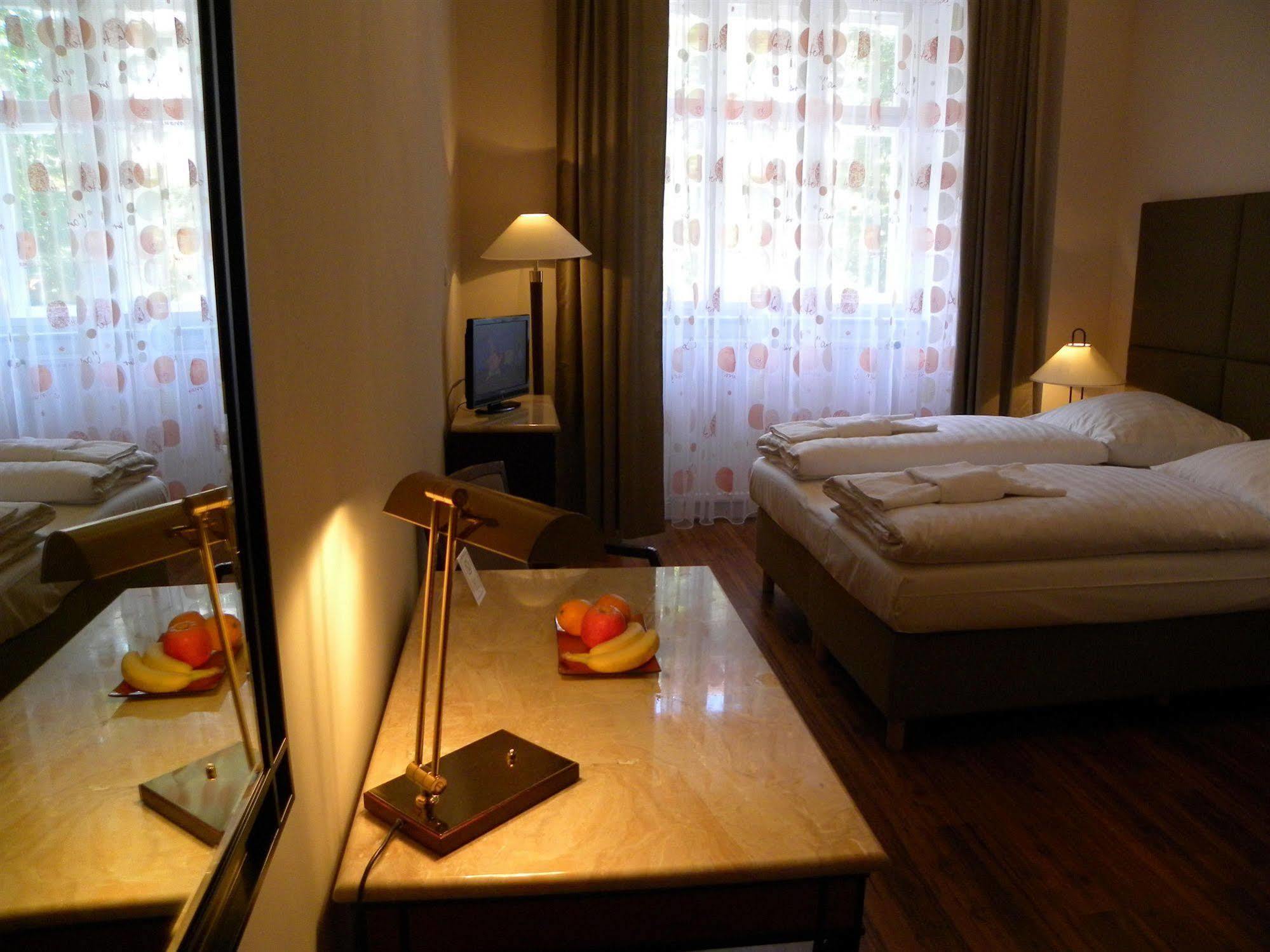 Hotel-Pension Michele Βερολίνο Εξωτερικό φωτογραφία